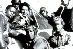 Lena-Horne-with-Tuskegee-airmen-Alabama